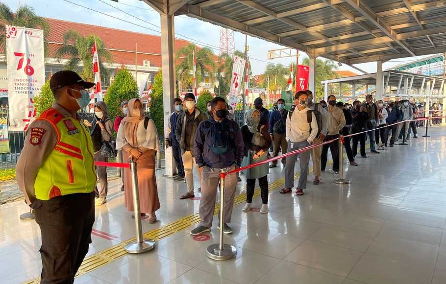 Kai Commuter Tetap Layani Pengguna Krl Pada Dan Agustus