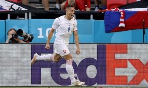 20210628-tomas-holes