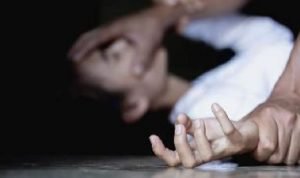 update-bocah-abg-korban-pemerkosaan-jalani-visum-polisi-buru-pelaku_m_163026